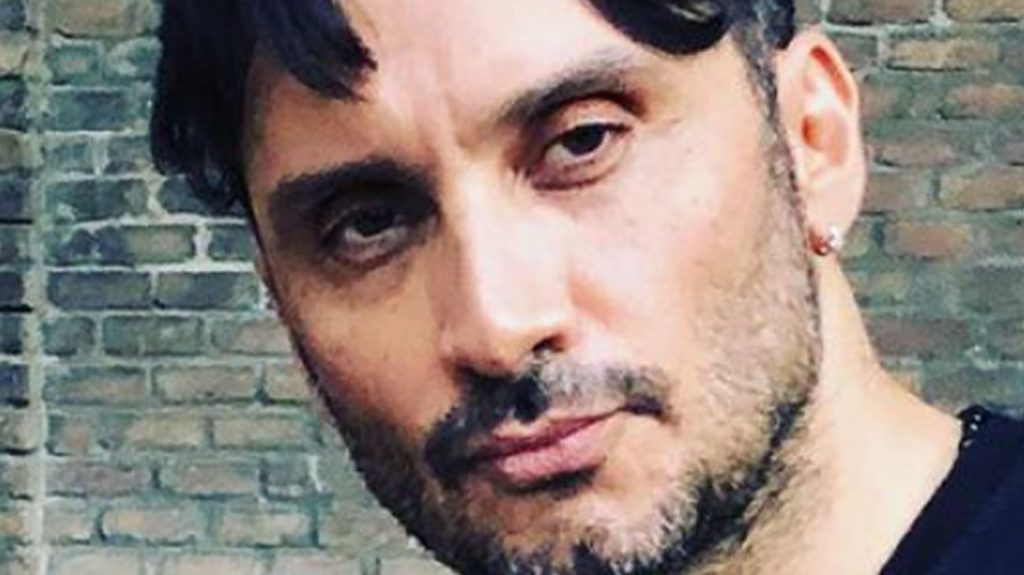 Chi è Fabrizio Moro? Biografia, Età, Moglie, Sei Tu e Premio Sanremo 2022