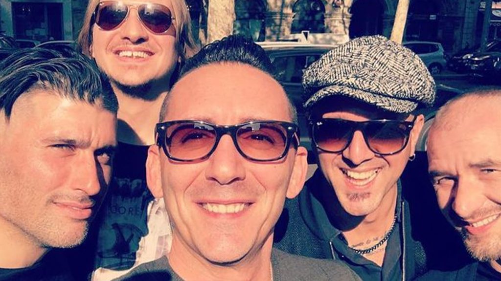 Chi è Kekko Silvestre dei Modà? Biografia, Età, Depressione, Moglie e Instagram