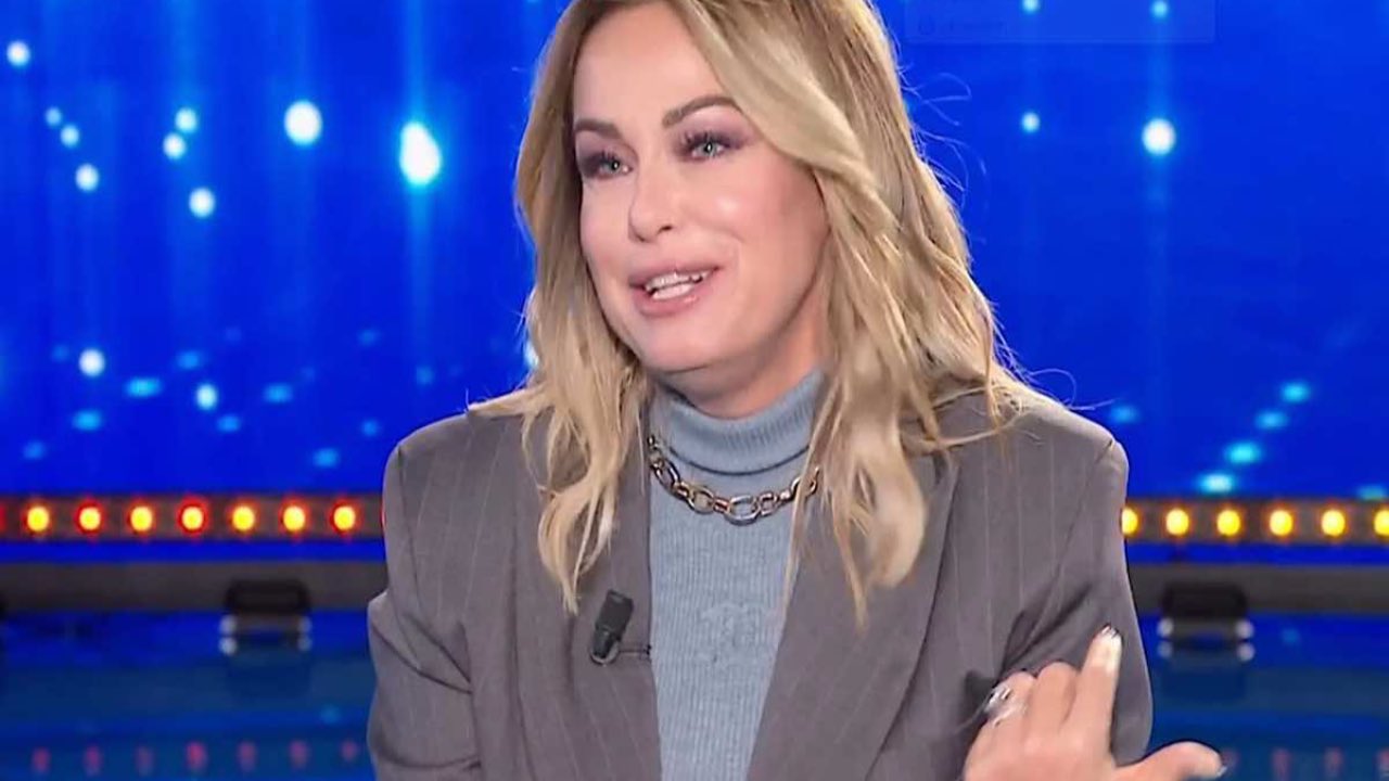 Sonia Bruganelli senza freni sulle coppie del Grande Fratello: per lei c’è anche un “comodino”