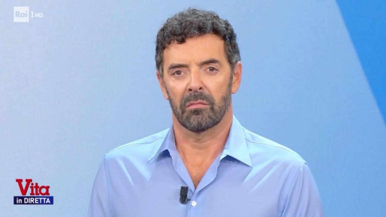 Rai Uno, perchè Alberto Matano non va in onda: palinsesto completamente stravolto | Cambia tutto