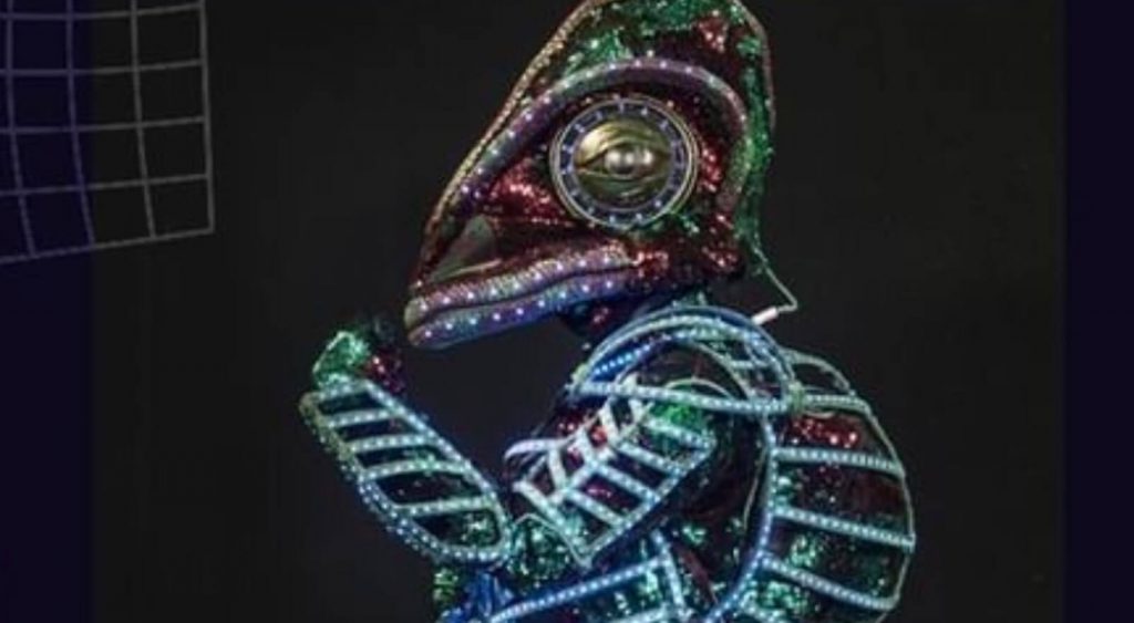 Chi è Camaleonte Il Cantante Mascherato 2022? Identità, Indizi e Ipotesi