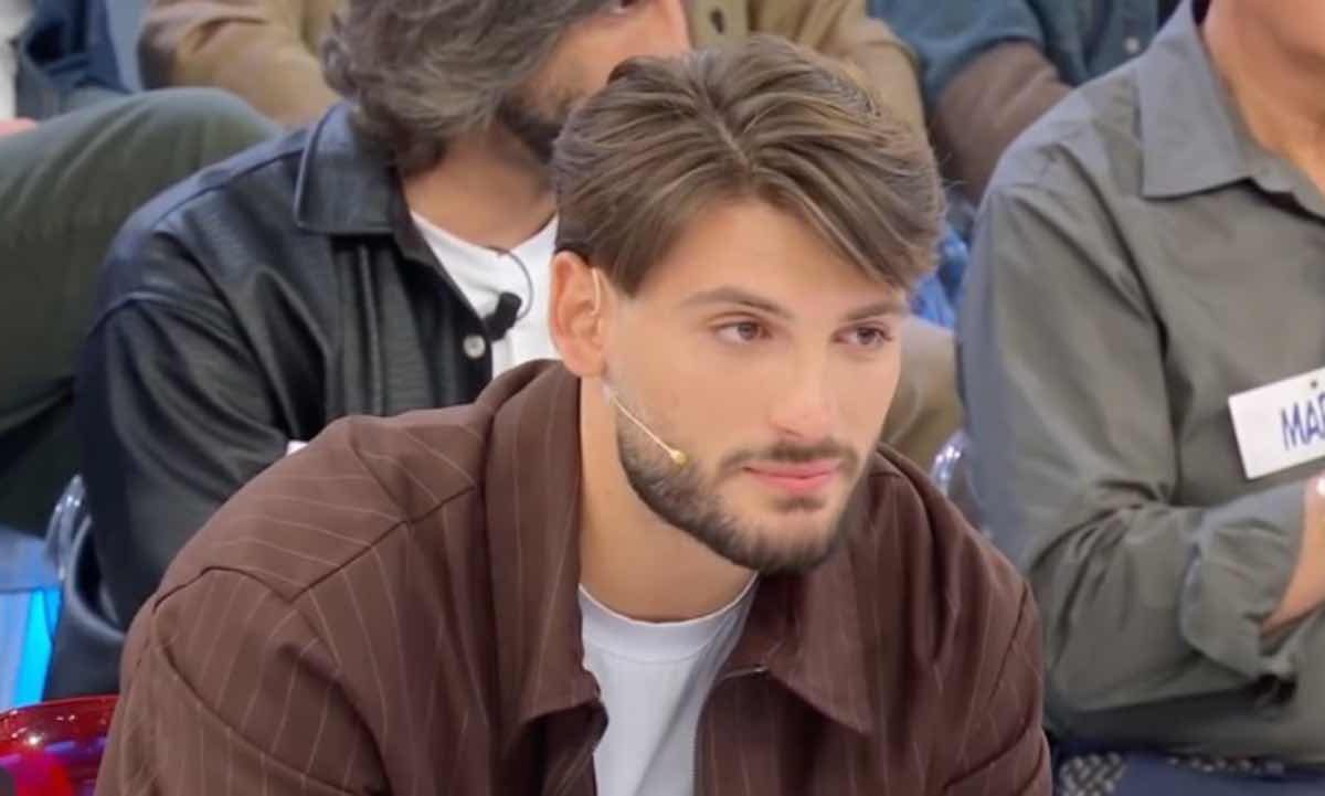 Uomini e Donne, bufera su Ciro Solimeno: dubbi su agenzie e la ferma replica di Alessia Antonetti