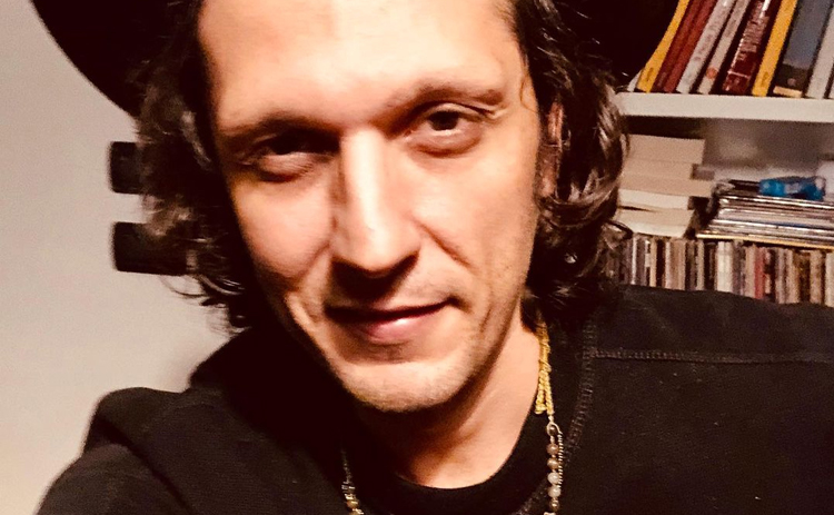 Chi è Ermal Meta: Biografia,Età,Carriera, Origini, Fidanzata e Instagram