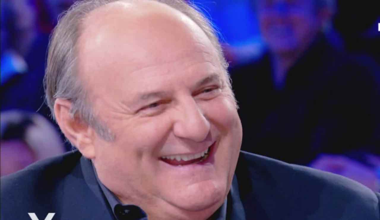 Gerry Scotti al settimo cielo: la decisione Mediaset era inevitabile visto il successo | La Ruota della Fortuna non si ferma