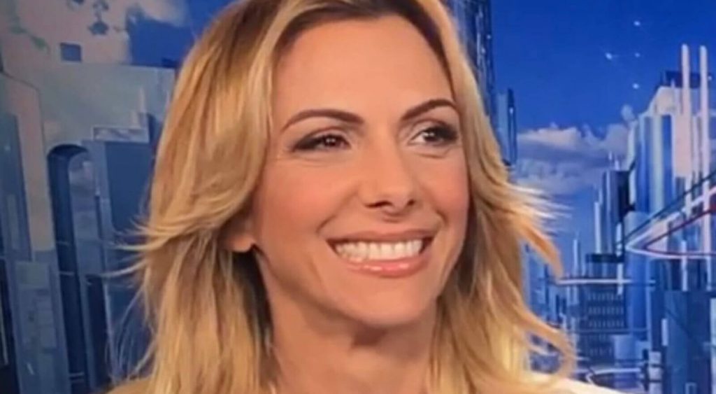 Chi è Simona Branchetti Conduttrice Pomeriggio 5? Biografia, Età, Fidanzato