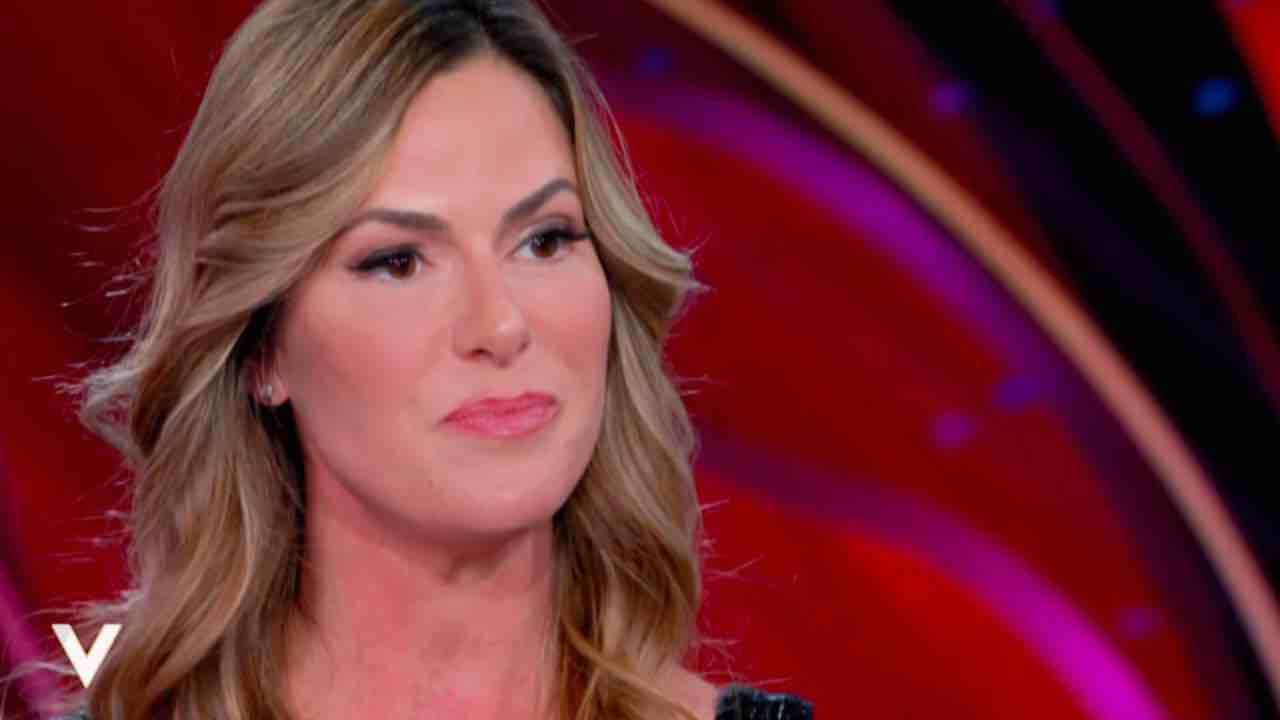 Thais Wiggers difende il fidanzato 65enne: chi è e cosa ha detto contro le critiche sull’età